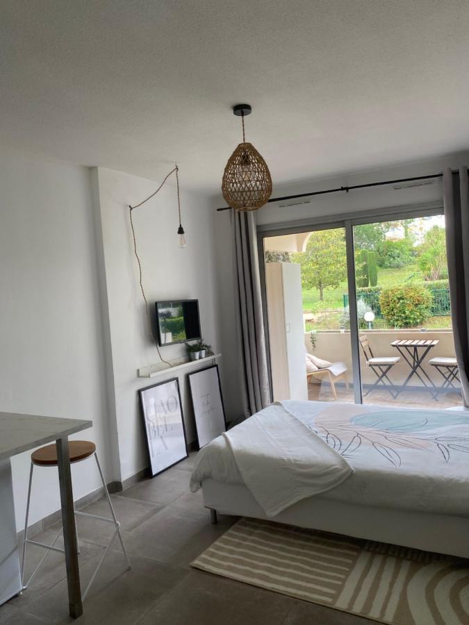 Le Maya - Studio Avec Piscine Antibes Kültér fotó